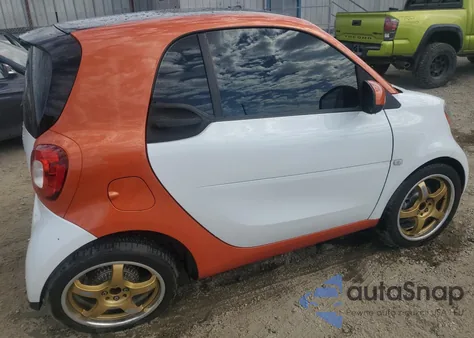 2016 Smart Fortwo z USA, uszkodzony, nr VIN WMEFJ5DA8GK047400